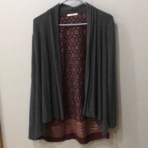 Grey cardigan with maroon detailing